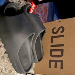 COPY - Yeezy onyx slide by adidas